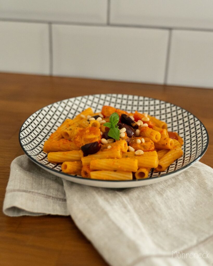 Pasta in cremiger Paprika-Sauce